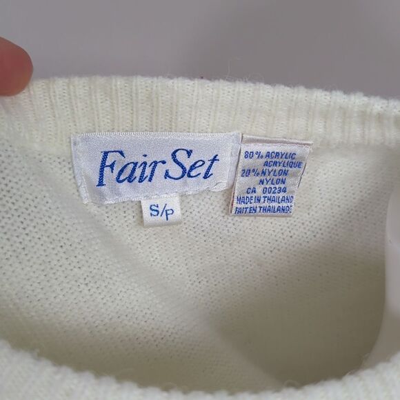 Vintage cream crew neck knit sweater with pearl embellishments. - Picture 6 of 7